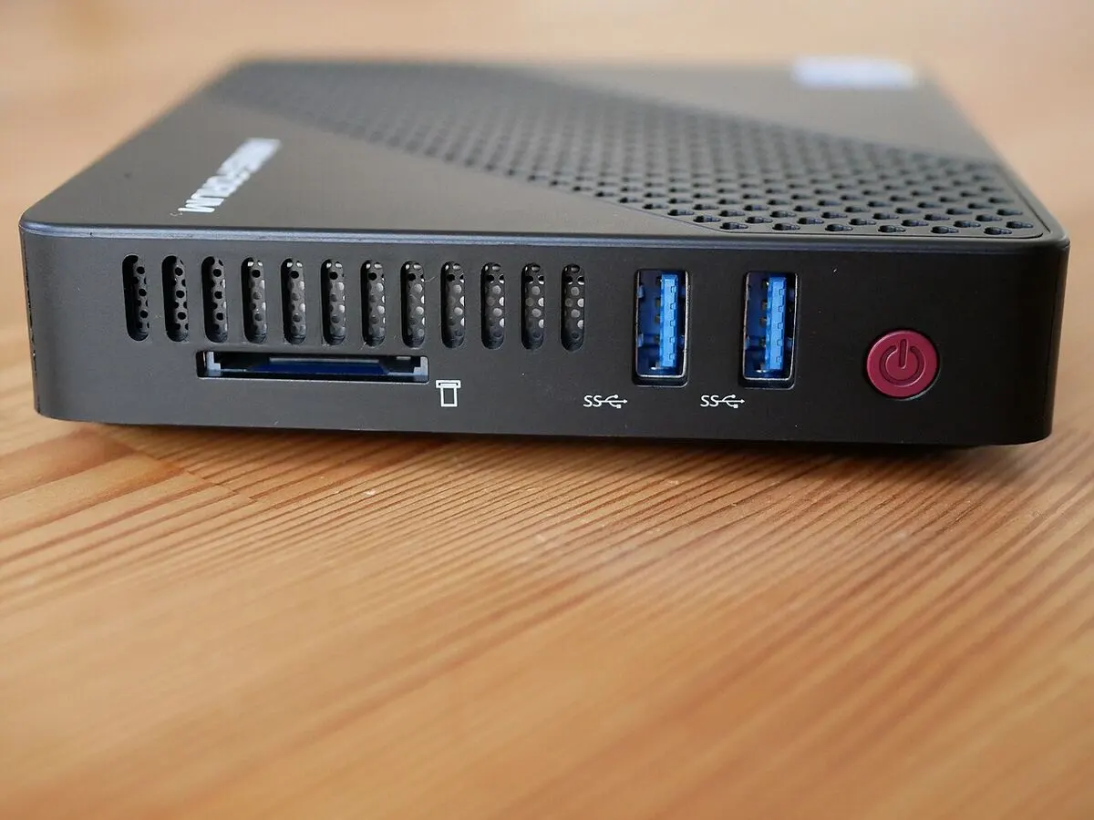 Mini PC en reparación